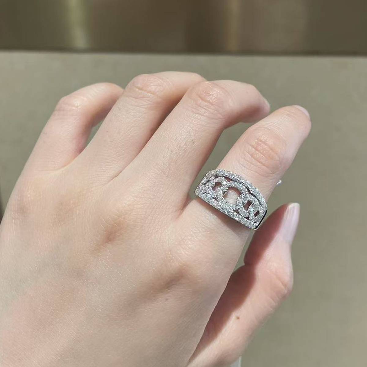 Interlocking Full Diamond Ring S925 Silver Plated Platinum Women's Ring Customized Selection Side Stone Moissanite 0.6ct